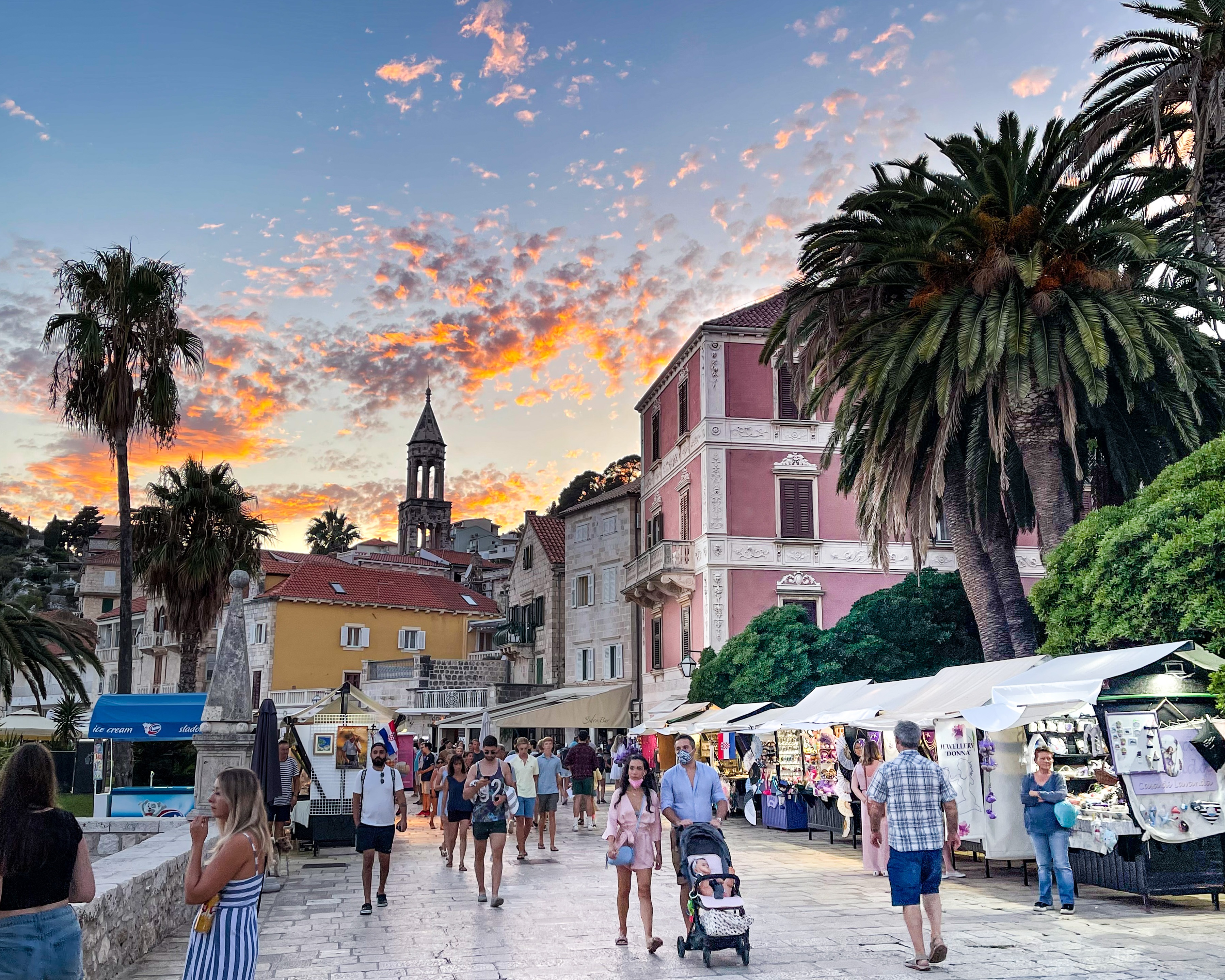 Islands are a must during 2 weeks in Croatia | Sunset and people strolling in Hvar, a trendy Croatian Island