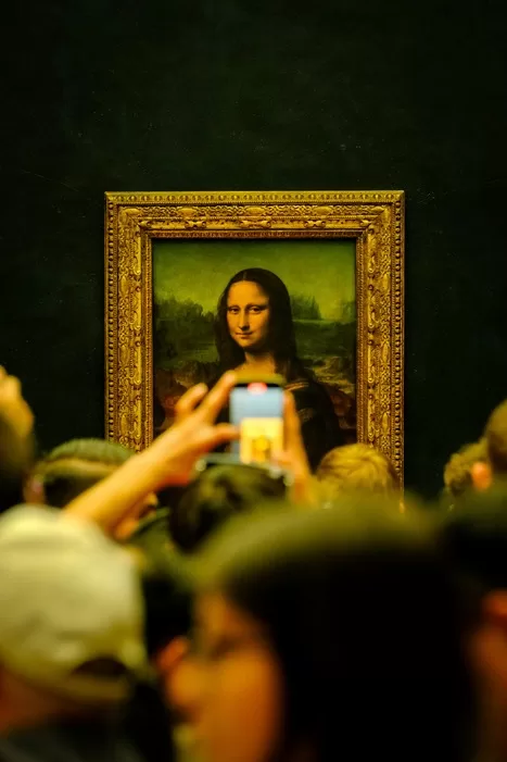 Crowd in front of Mona Lisa at Paris's Louvre Museum