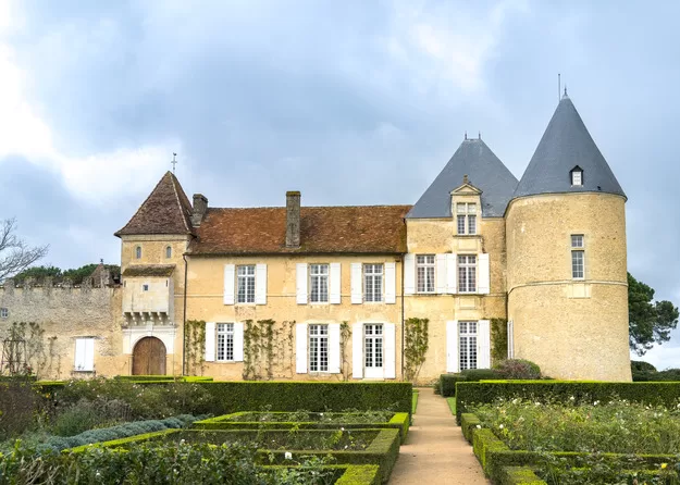 Exploring the beautiful vineyards and chateaus is one of the best things to do in Bordeaux. Visit this beautiful yellow Château d’Yquem with a garden in the foreground